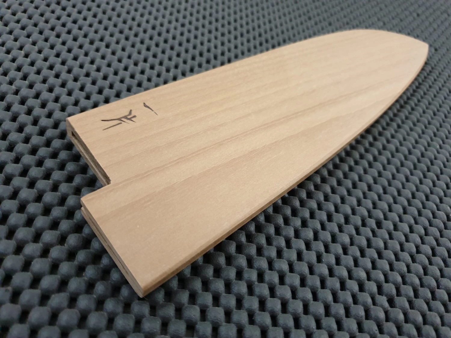 Saya (Knife Sheath) By Hitohira Japan | 170 Santoku Knife (Ho Wood) 5 Saya (Knife Sheath) By Hitohira Japan | 170 Santoku Knife (Ho Wood) - Billede 3