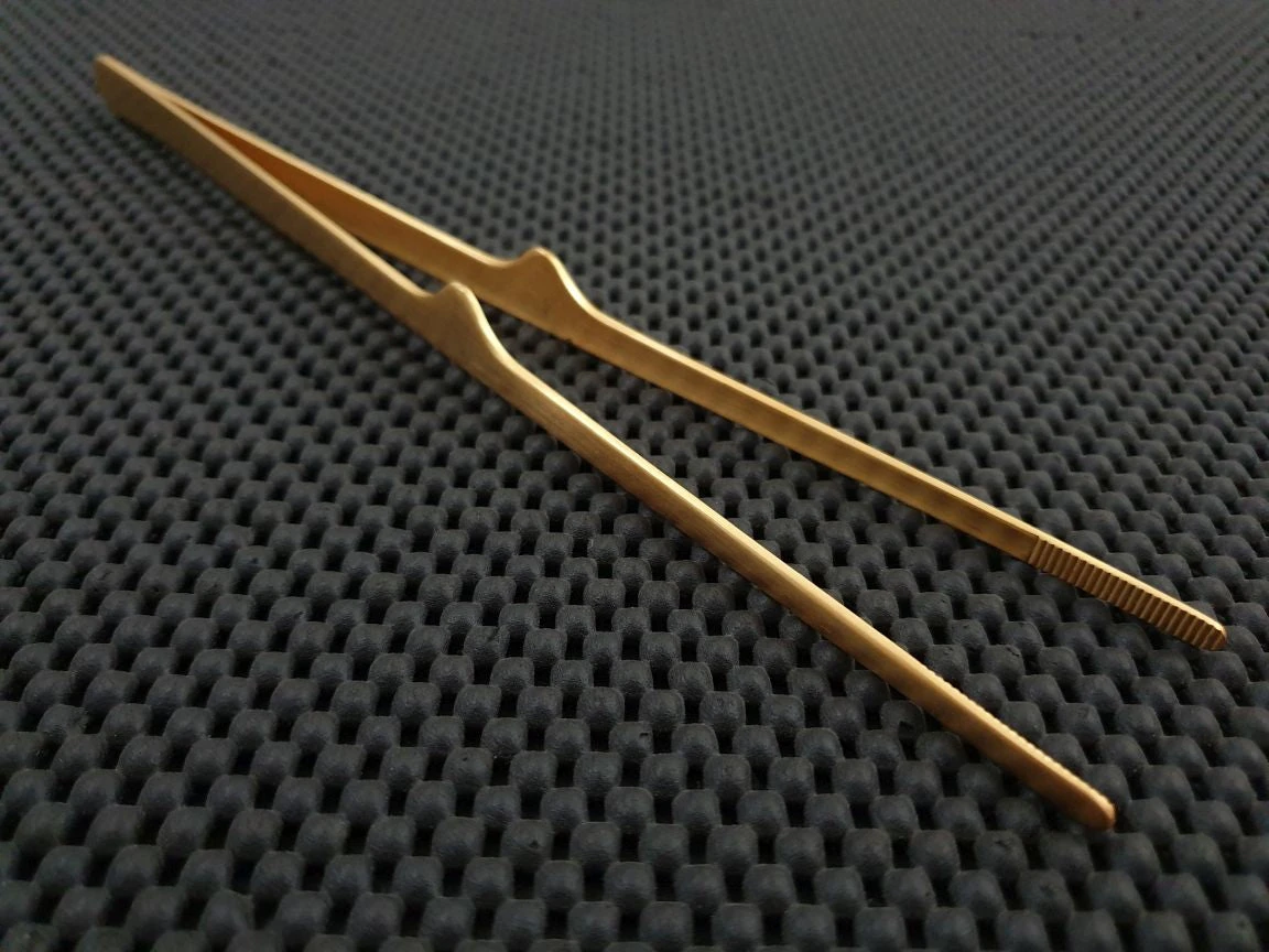 Gestura Utensils | Stando Tweezer - Gold 4 Gestura Utensils | Stando Tweezer - Gold - Billede 2