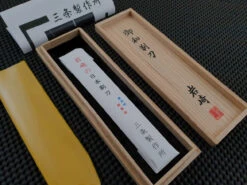 Iwasaki Kamisori | Razor & Kiri Box (Small Or Medium) 20 Iwasaki Kamisori | Razor & Kiri Box (Small Or Medium) -Profil Optik Salgsbutik IwasakiRazor 02