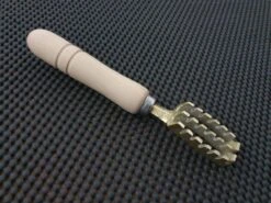 Hitohira Brass Fish Scaler (Small Or Large) -Profil Optik Salgsbutik JapaneseBrassFishScaler 001