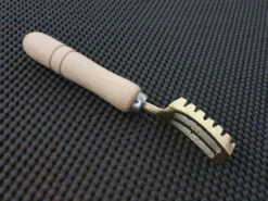 Hitohira Brass Fish Scaler (Small Or Large) -Profil Optik Salgsbutik JapaneseBrassFishScaler 002