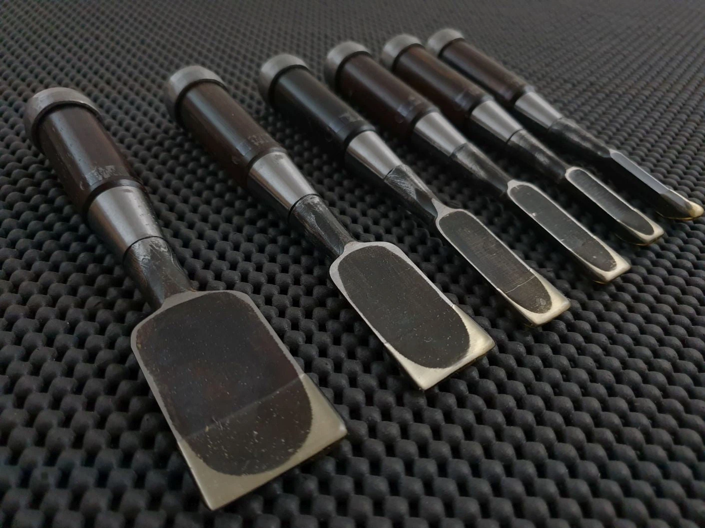 Daitei Suminagashi | 6 Piece Hikoza Mini Bench Chisel Set (Aogami) 6 Daitei Suminagashi | 6 Piece Hikoza Mini Bench Chisel Set (Aogami) - Billede 4