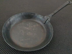 Kanatoko Japan | Hand Forged Iron Frying Pan W/ Removable Handle (240mm)