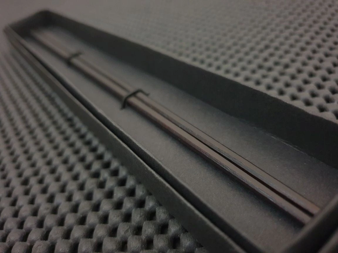 Tomoaki Nakano | Kokutan-Bashi Chopsticks (Black Or Red) 5 Tomoaki Nakano | Kokutan-Bashi Chopsticks (Black Or Red) - Billede 3