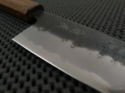OUL Nashiji | 165 Santoku Knife (Black Oak) 13 OUL Nashiji | 165 Santoku Knife (Black Oak) -Profil Optik Salgsbutik OULAogamiSuperHocho 012