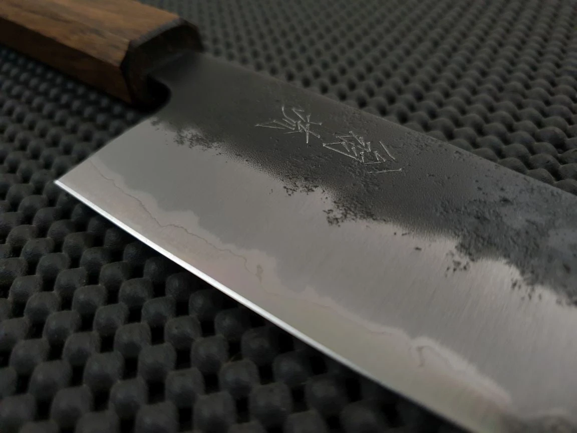 OUL Nashiji | 165 Santoku Knife (Black Oak) 8 OUL Nashiji | 165 Santoku Knife (Black Oak) - Billede 6