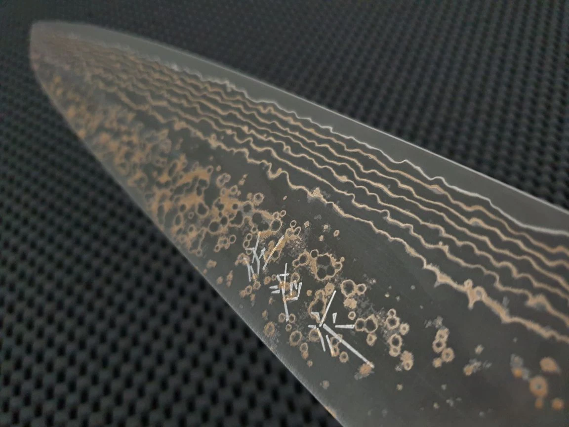 Takeshi Saji | Gold Damascus 270 Sujihiki Knife 7 Takeshi Saji | Gold Damascus 270 Sujihiki Knife - Billede 5