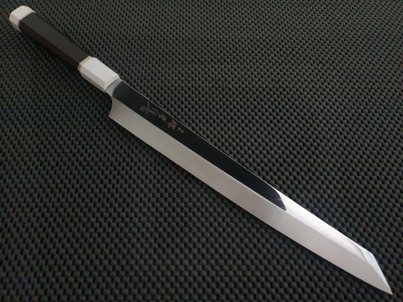Sakai Takayuki Ginryu | 300mm Honyaki Kengata Yanagiba Knife 3 Sakai Takayuki Ginryu | 300mm Honyaki Kengata Yanagiba Knife