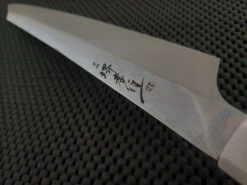 Sakai Takayuki Ginryu | 300mm Honyaki Kengata Yanagiba Knife 12 Sakai Takayuki Ginryu | 300mm Honyaki Kengata Yanagiba Knife -Profil Optik Salgsbutik SakaiTakayukiGinryu300mmHonyakiKengataYanagiba04